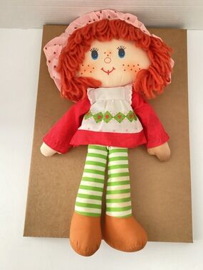 Vintage Kenner 1980 14” inch Strawberry Shortcake stuffed doll
